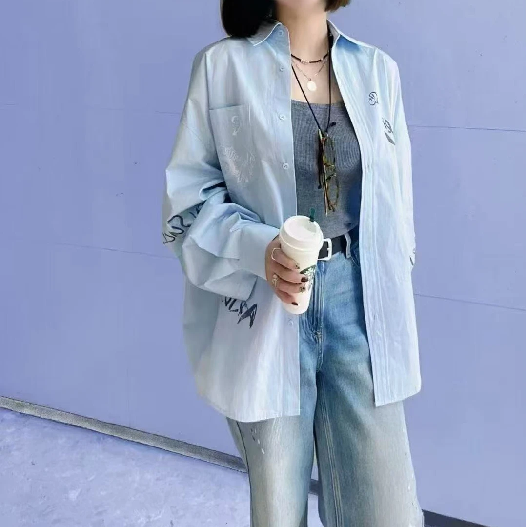 艾家轻奢女装/2025夏新款百搭宽松字母涂鸦衬衫上衣