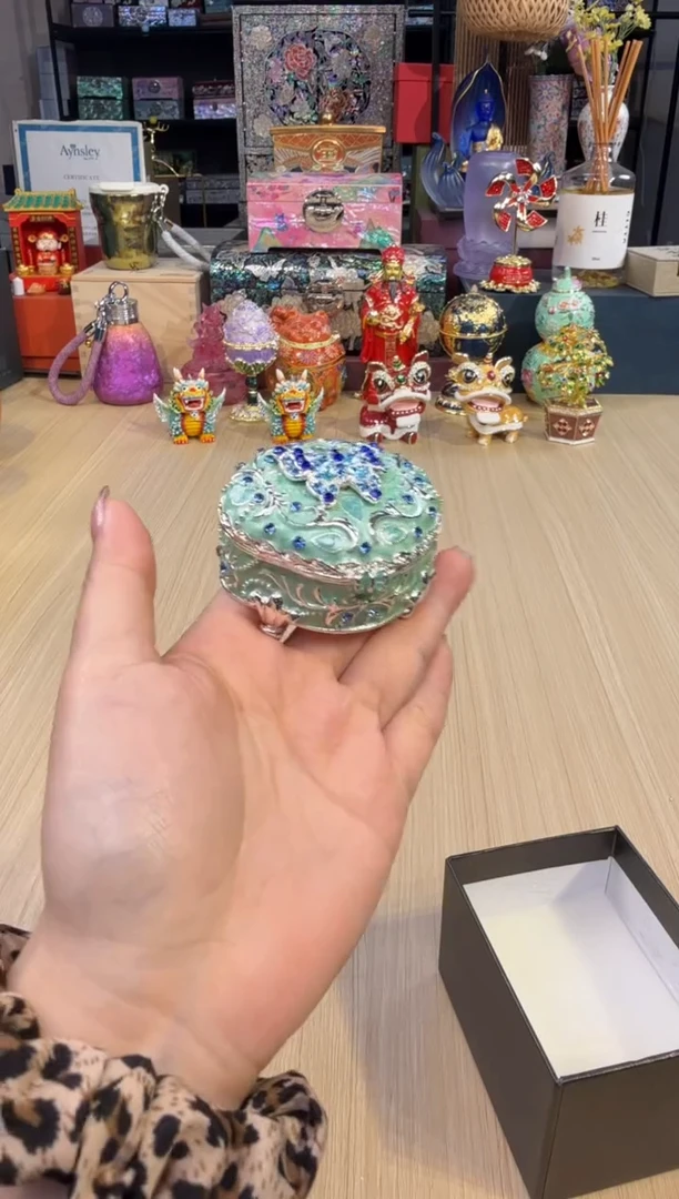 24七宝绿色小四角盒