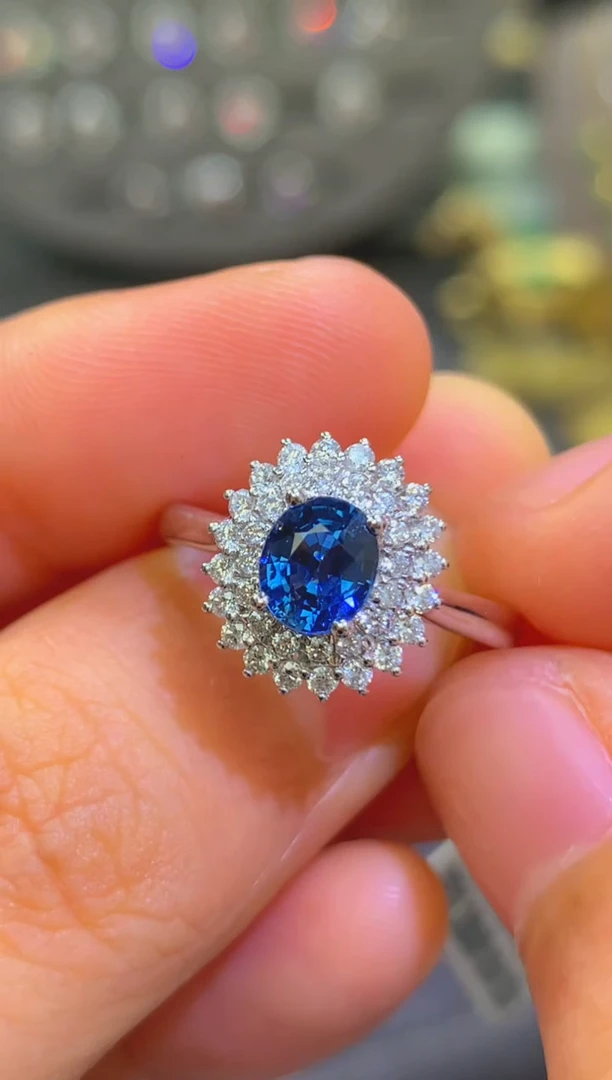 戒指蓝宝石18K金镶嵌1.0克拉