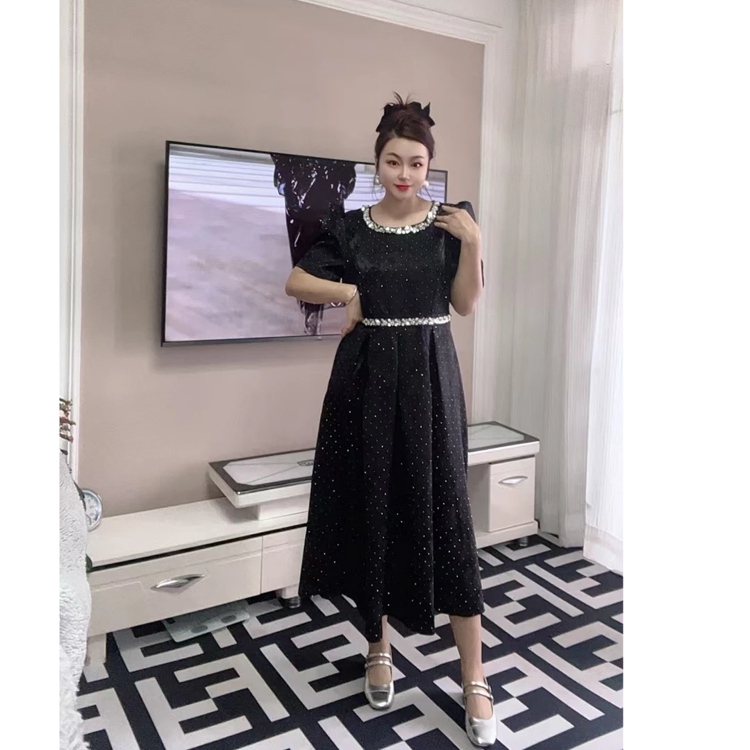 2025欧货新款时尚洋气烫钻暗花亮片装饰气质显瘦遮肉连衣裙