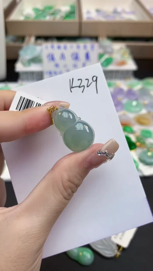 颈饰18K金镶嵌翡翠天然缅甸a货翡翠