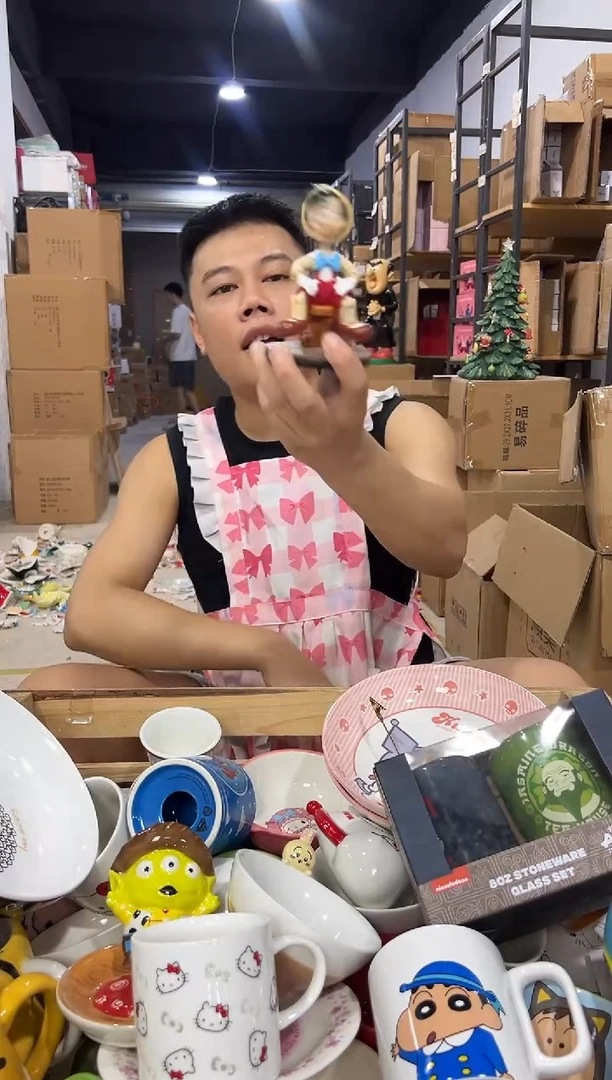 瓷片匹诺曹摇头摆件