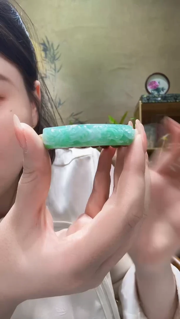 翡翠未镶嵌颈饰手牌