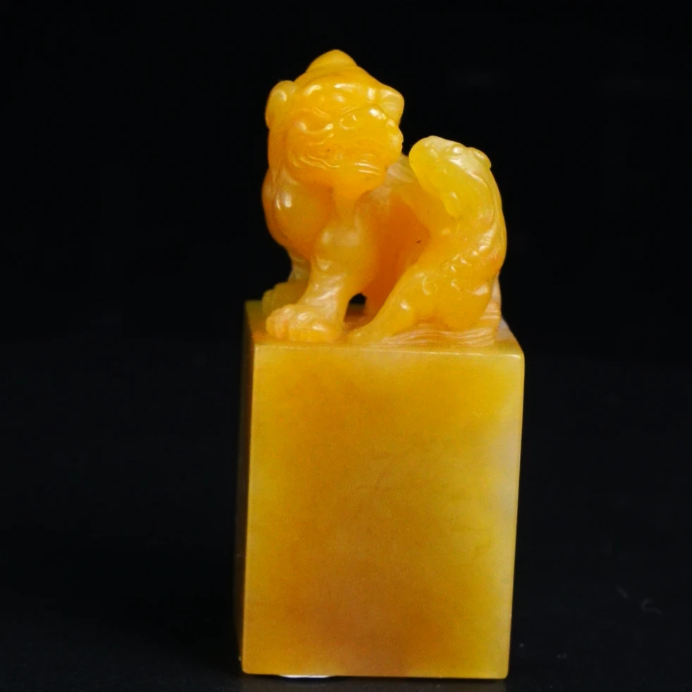 36寿山石鸡母窝貔貅携子印章90克2.8x2.8x6.3，15C