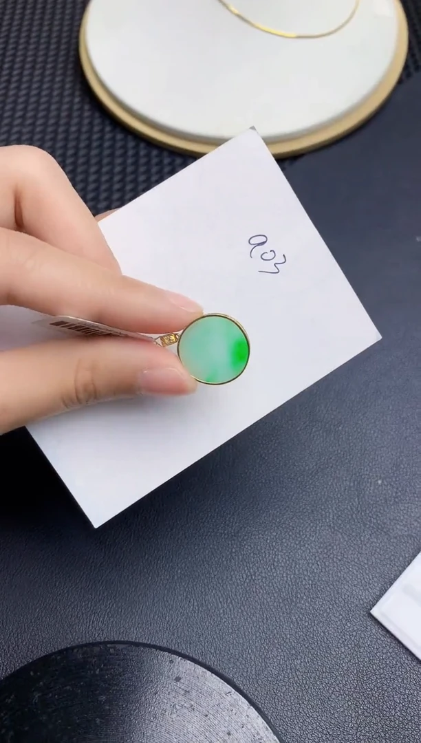 【闪购商品】翡翠颈饰18K金镶嵌000000000