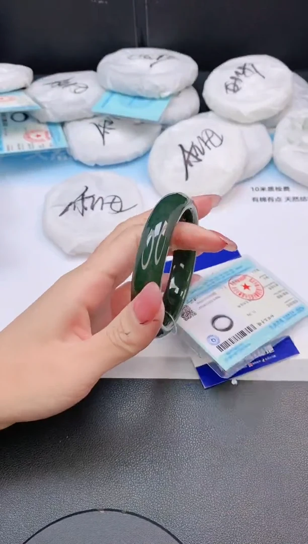 和田玉手镯未镶嵌1L241-56