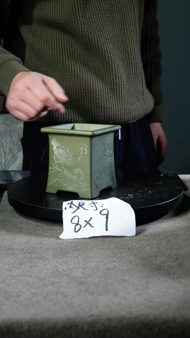 A宜兴紫砂小花盆