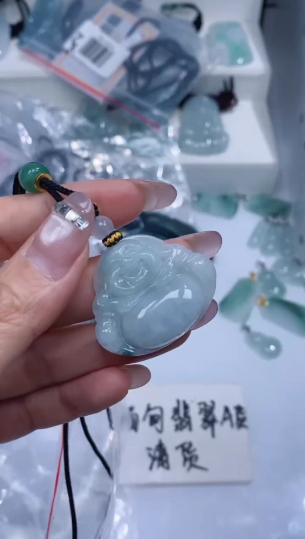 颈饰未镶嵌翡翠吊坠