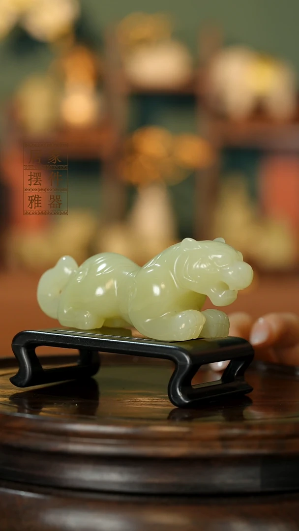 玉《伏虎如虎添翼》摆件