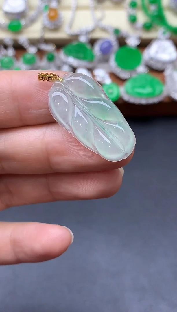 颈饰18K金镶嵌翡翠53-中国好珍宝