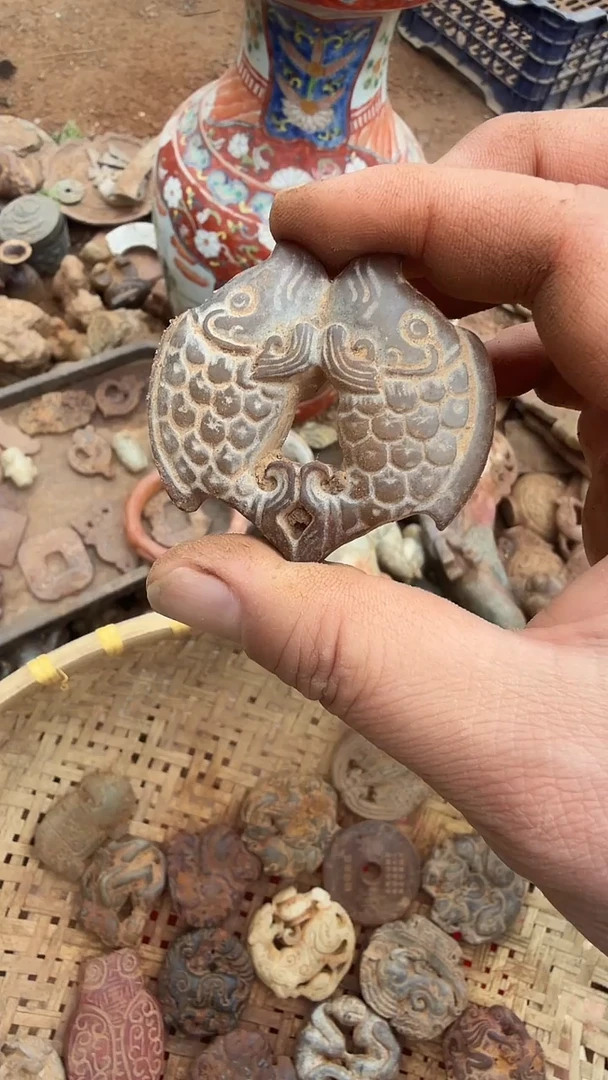 未镶嵌岫岩河磨玉（透闪石质玉）挂件冬*. 岫岩河磨玉