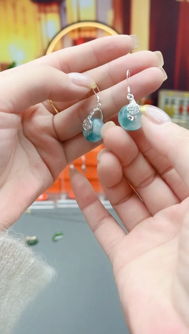 未镶嵌石英质玉（天山翠）耳钉721