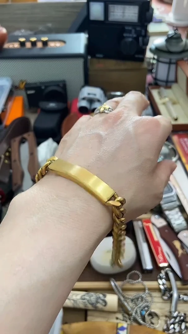 瓷片闪购商品  如图所示