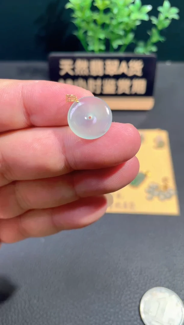 颈饰18K金镶嵌翡翠翡翠