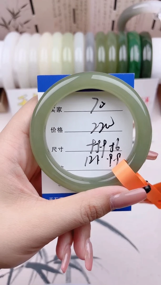 和田玉手镯未镶嵌湖水70