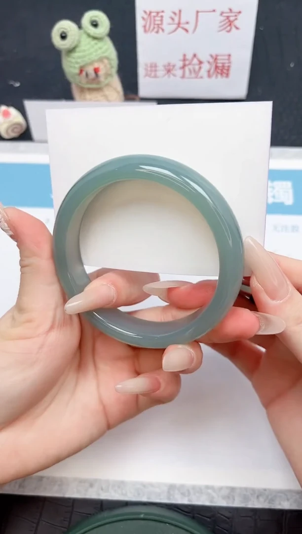 【闪购商品】石英质玉手镯未镶嵌79-62.8