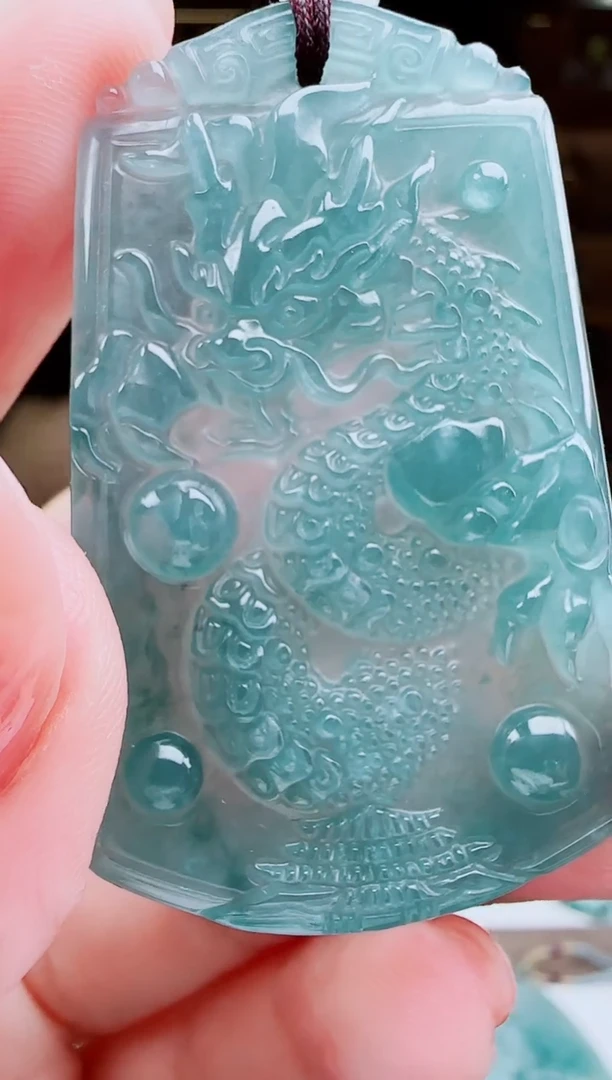 颈饰未镶嵌翡翠多样性发其一  龙牌