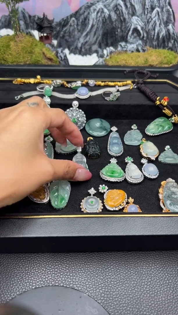 足金镶嵌手串翡翠勿拍