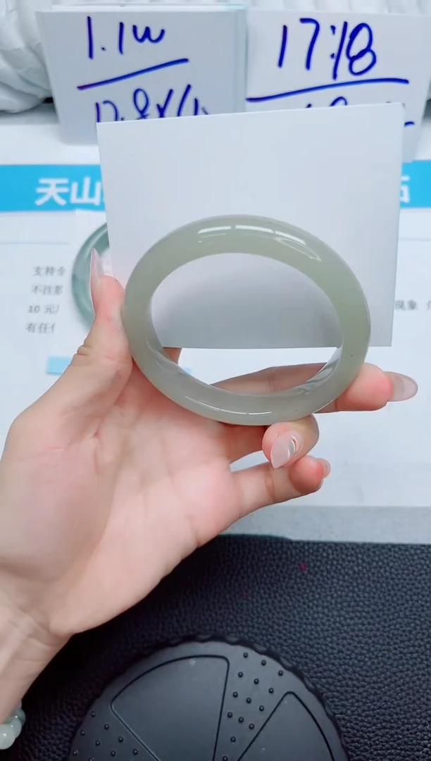 石英质玉手镯未镶嵌111-60