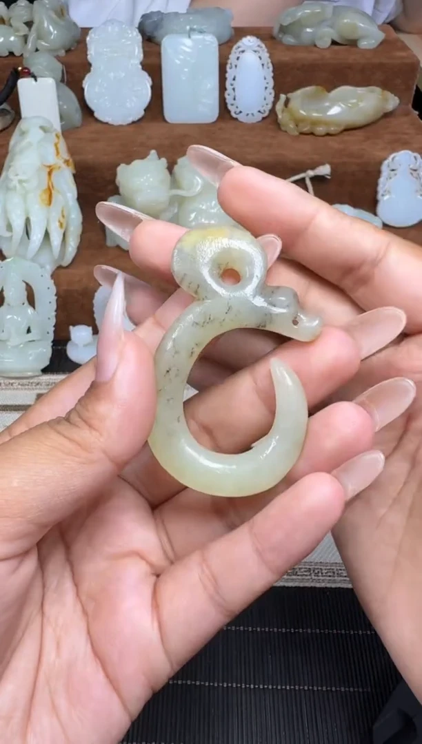 颈饰未镶嵌和田玉1
