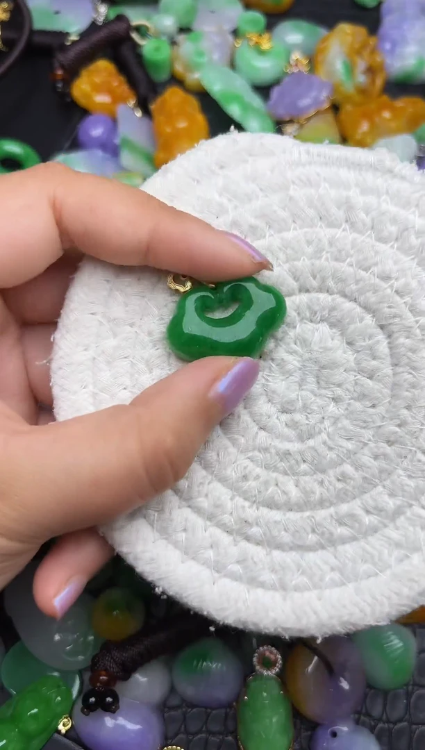 颈饰未镶嵌翡翠缅甸翡翠吊坠