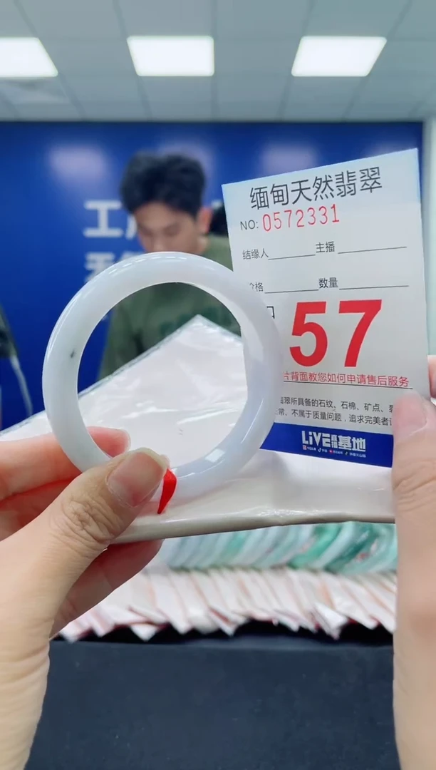 未镶嵌手镯翡翠天然翡翠手镯