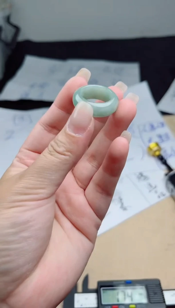 翡翠未镶嵌颈饰戒圈