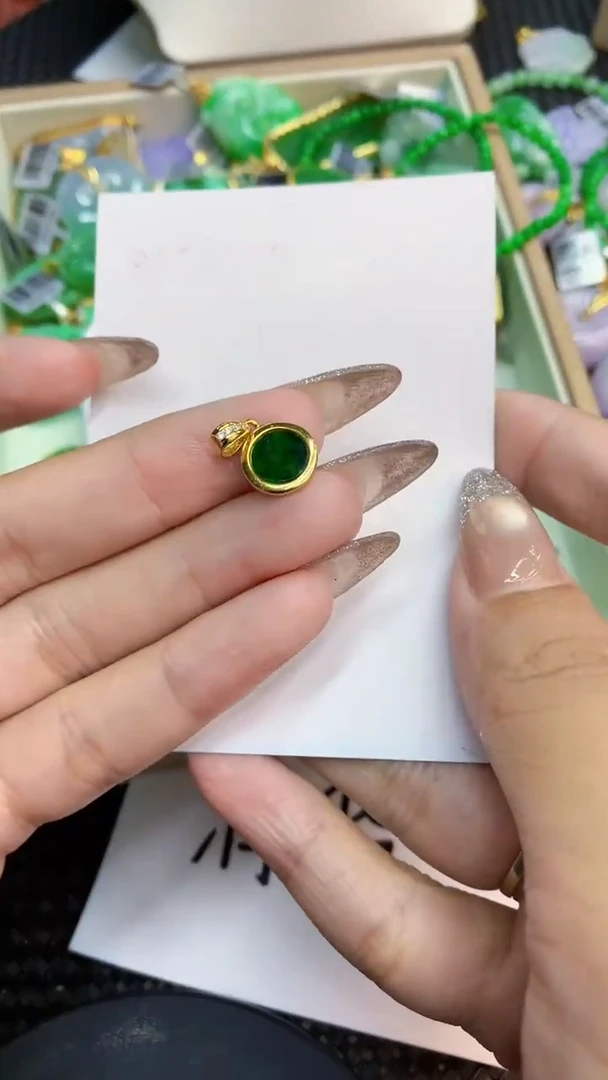 颈饰未镶嵌翡翠1