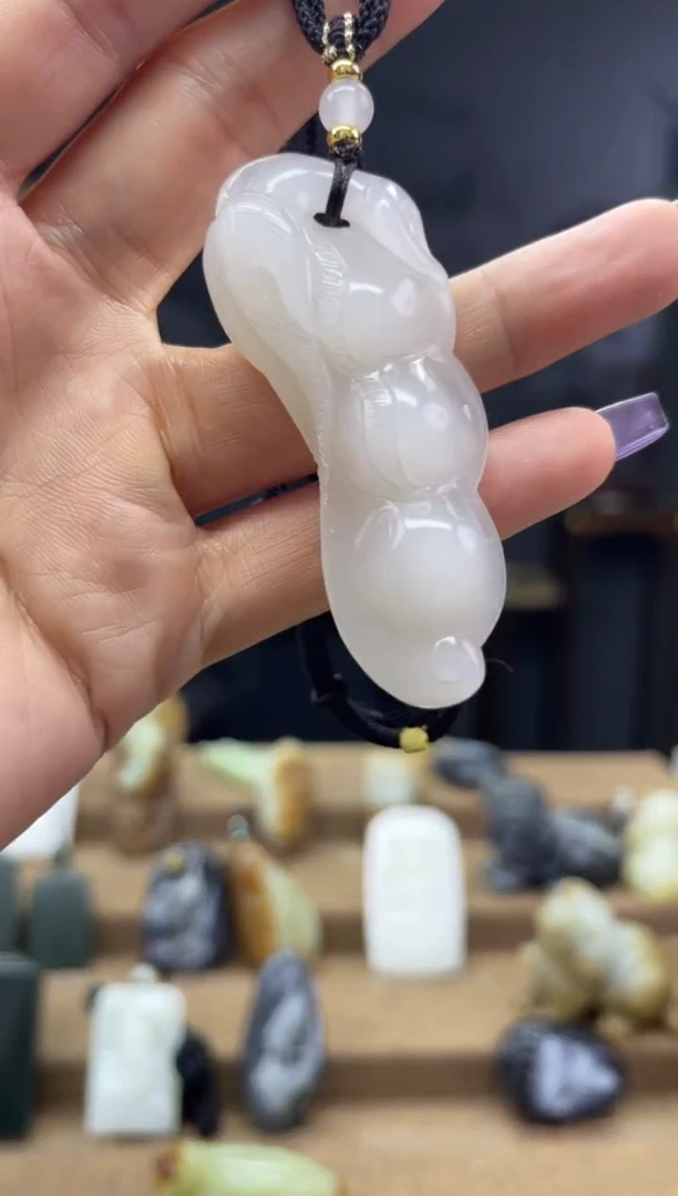 颈饰未镶嵌和田玉1