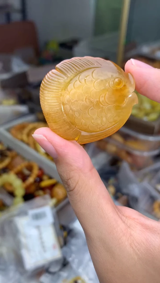 蜜蜡未镶嵌珠宝奇石84