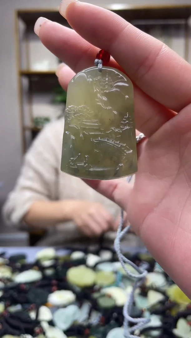 未镶嵌岫玉吊坠`