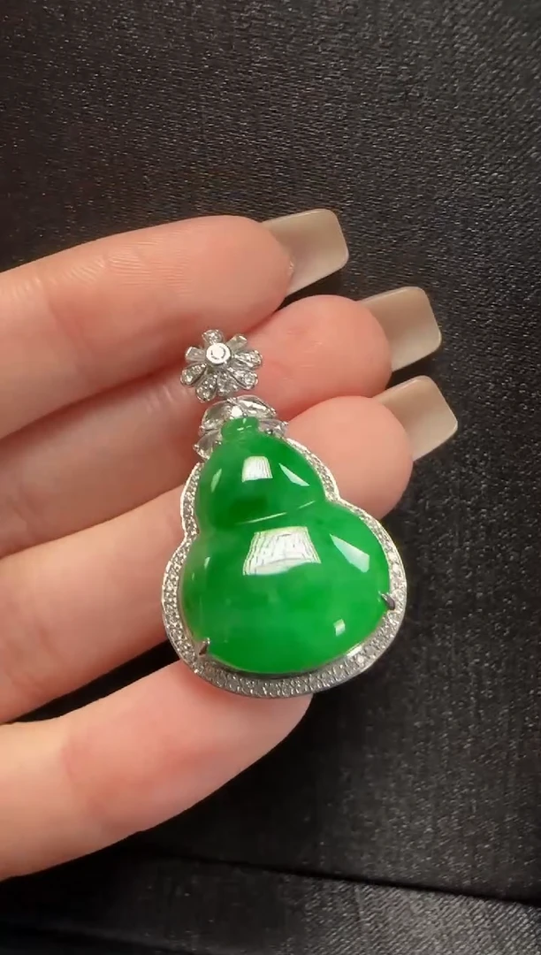 【闪购商品】翡翠颈饰18K金镶嵌405葫芦一个