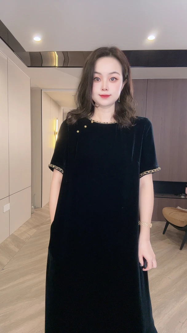 YS392三粒扣圆领真丝丝绒连衣裙H型长裙袖口钉珠高端女装m115