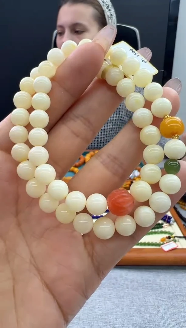 【闪购商品】琥珀颈饰未镶嵌220秒拍号