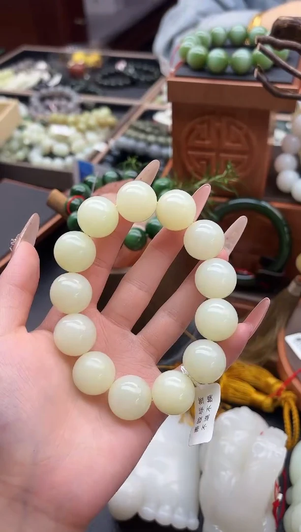 未镶嵌手串和田玉董小姐推荐 多样性发货 拍一发一hk18
