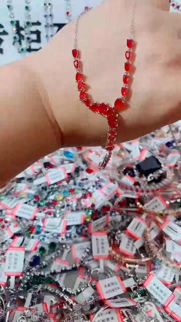 颈饰未镶嵌红宝石红宝石