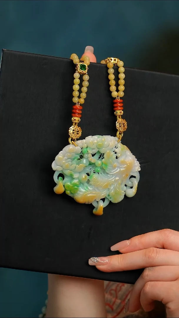 【闪购商品】翡翠颈饰未镶嵌黄加绿凤牌