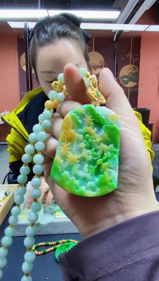 颈饰未镶嵌翡翠吊坠