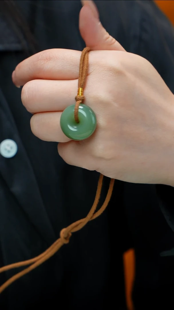 颈饰未镶嵌和田玉（碧玉）A*a碧玉吊坠 多样性发其一