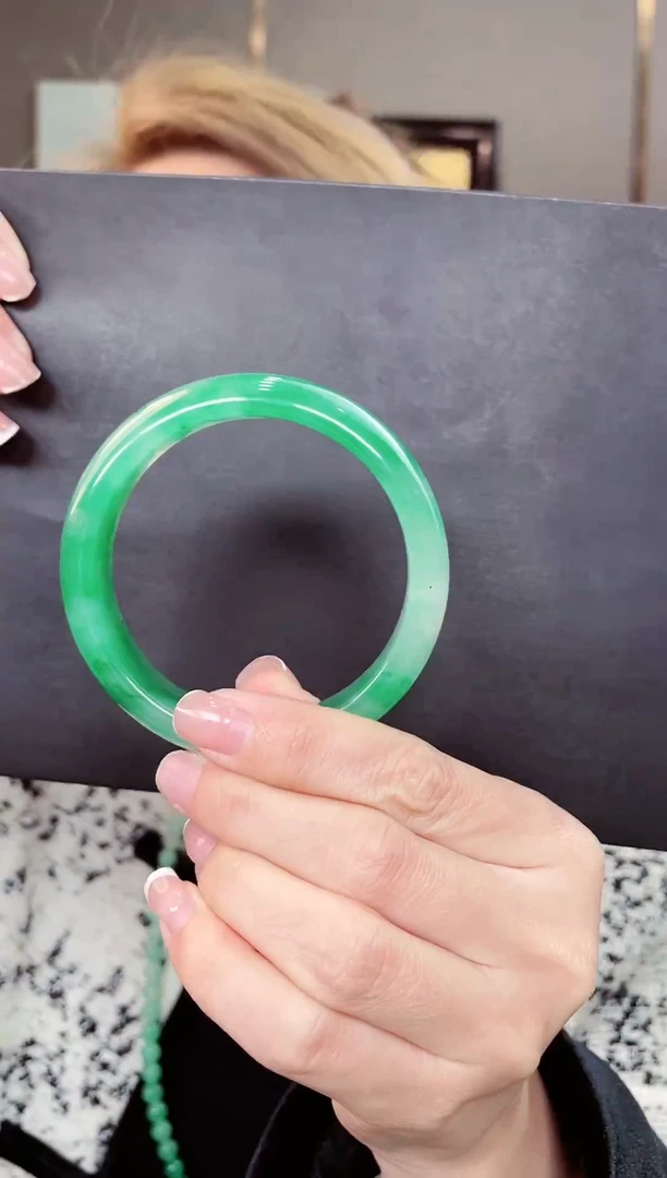 【闪购商品】石英质玉手镯未镶嵌送礼必备