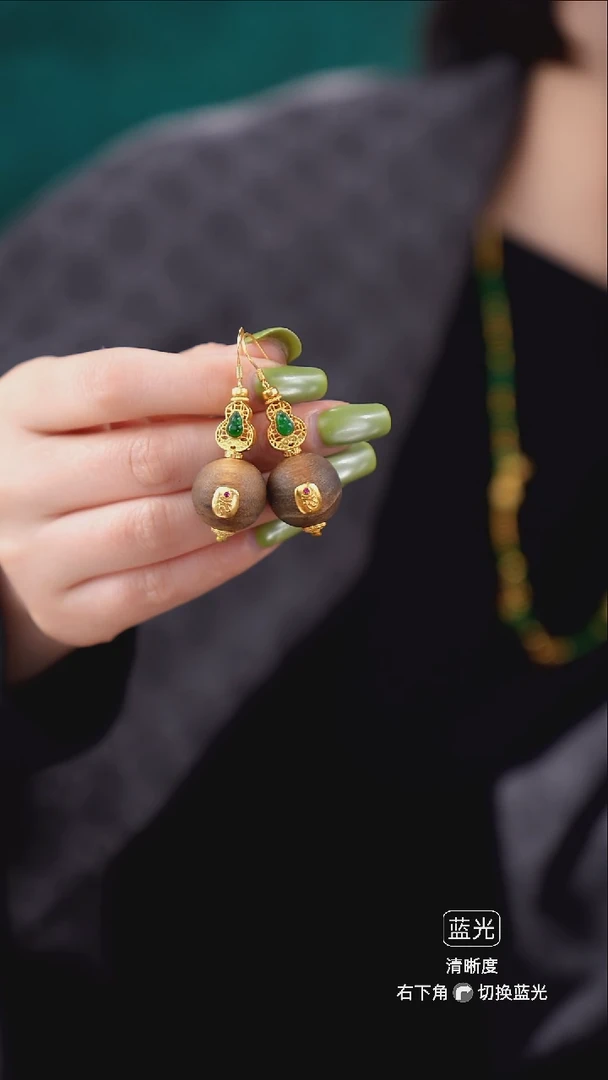 颈饰未镶嵌翡翠耳坠