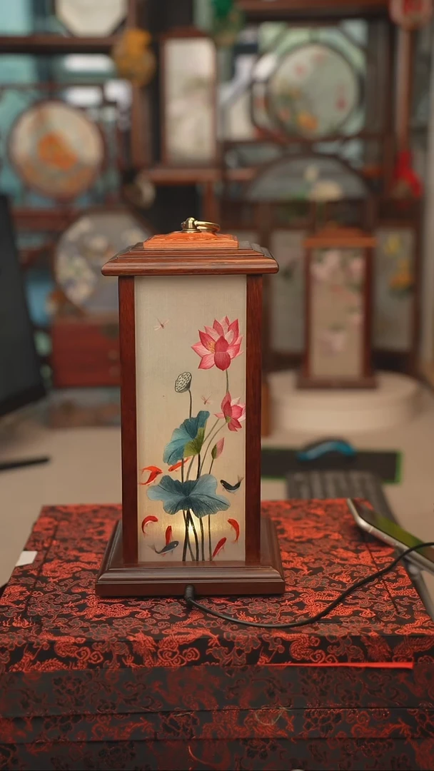 扇子黄花梨宫灯，落地高度30CM,宽度16CM 送线，送锦盒