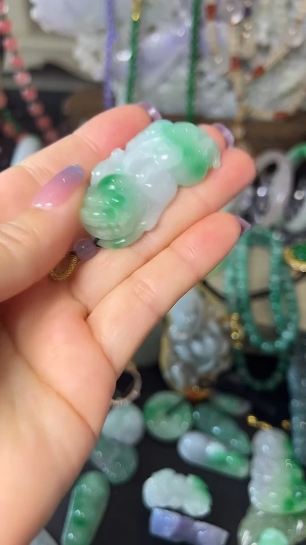 颈饰未镶嵌翡翠貔貅