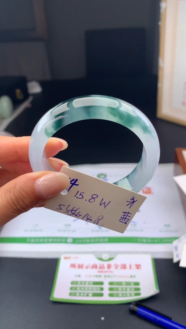 未镶嵌手镯翡翠假一赔三   手镯