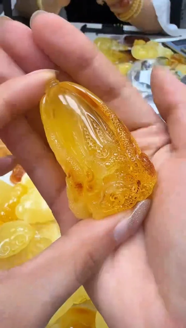 裸石琥珀未镶嵌如图