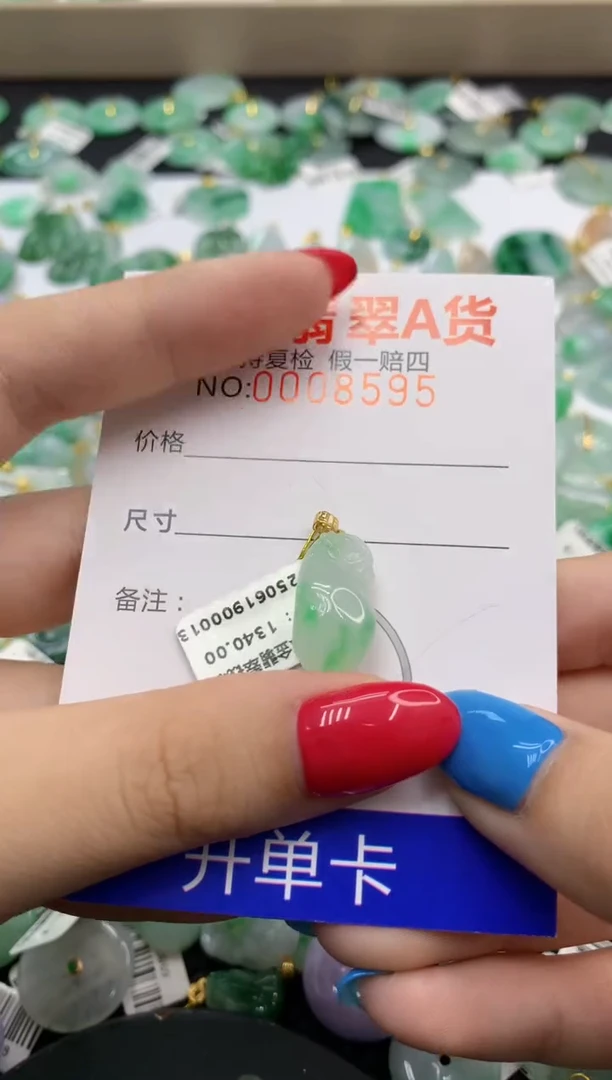 翡翠18K金镶嵌颈饰111111111111