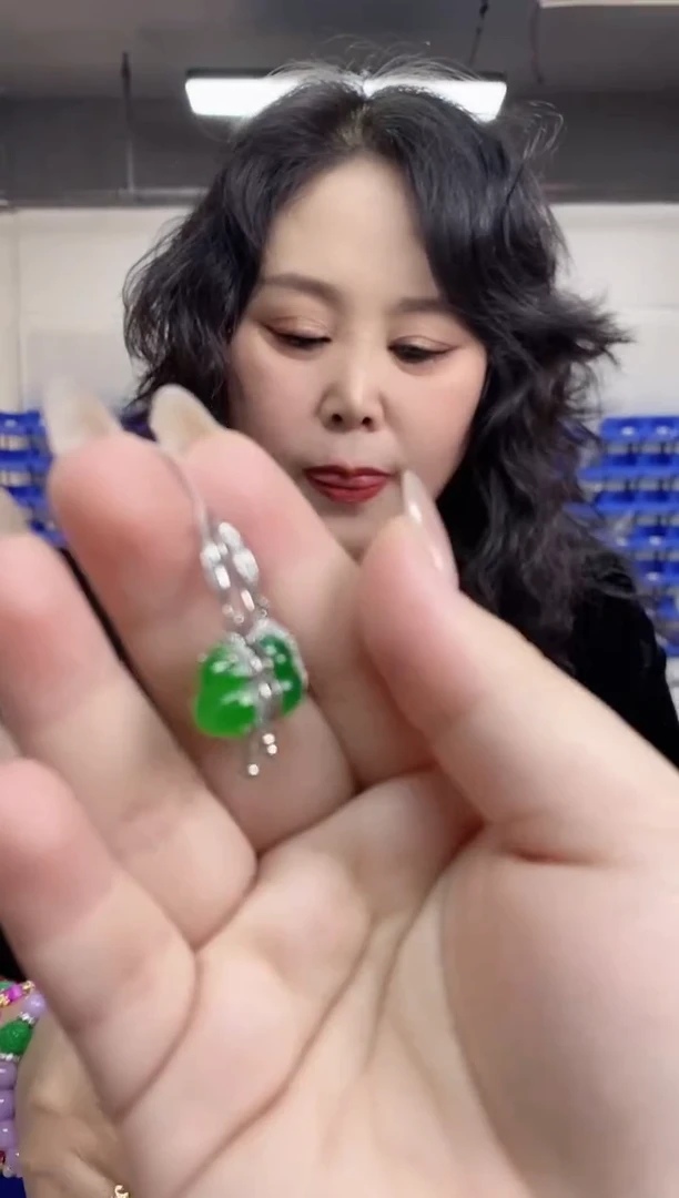 【闪购商品】翡翠耳饰未镶嵌多样性发其一颜色微差