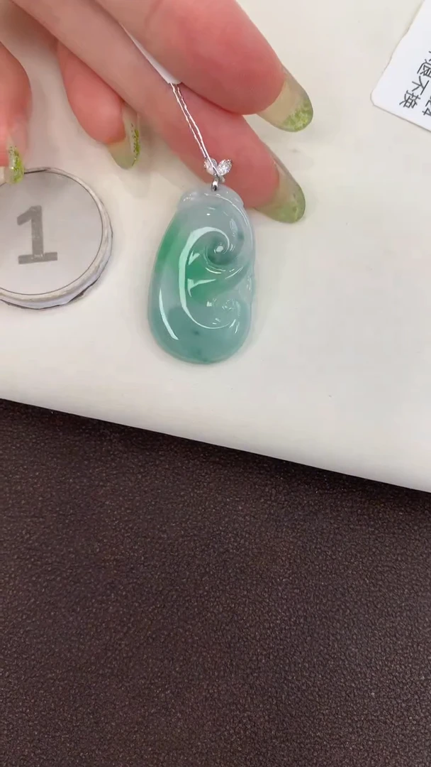 颈饰18K金镶嵌翡翠天然缅甸a货翡翠