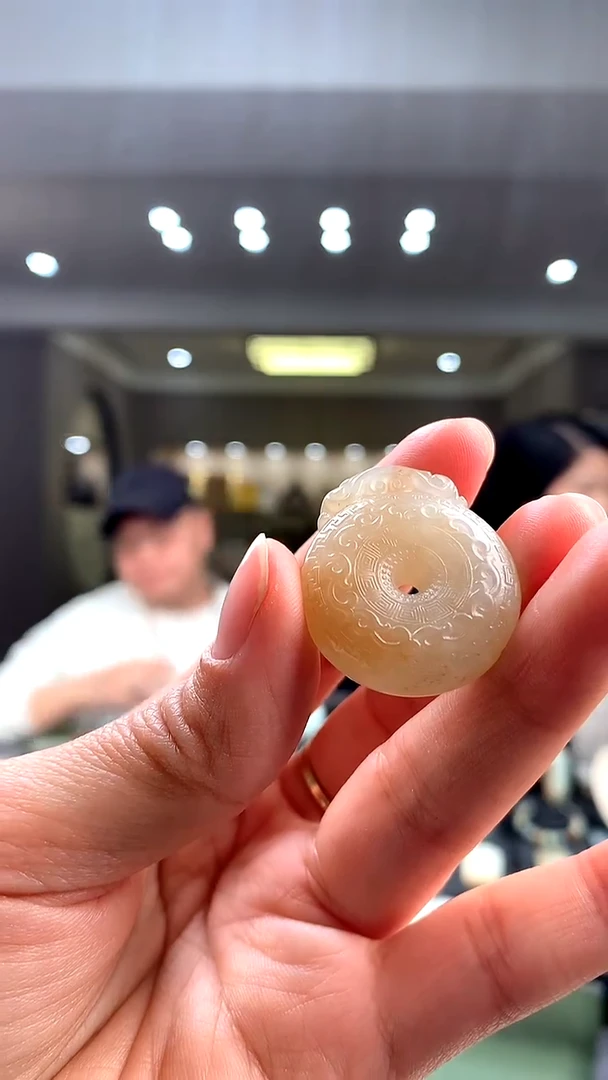 颈饰未镶嵌和田玉挂件