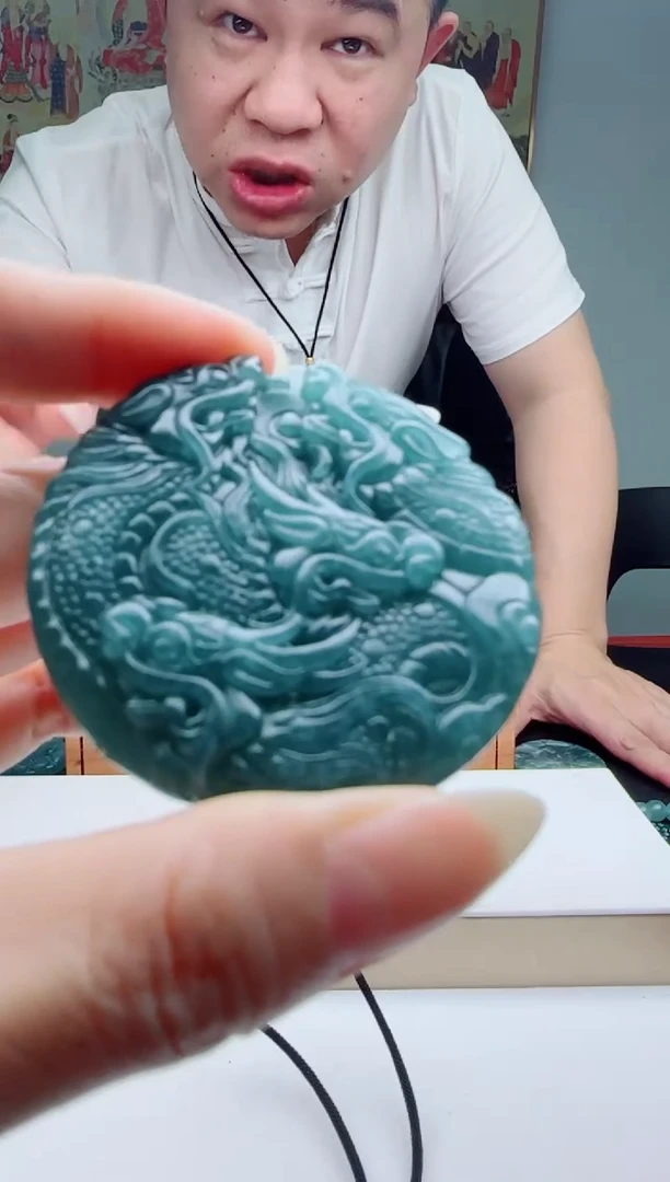 翡翠未镶嵌颈饰多样性发其一